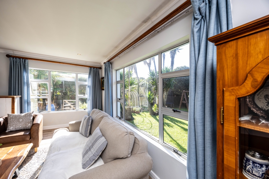 To Let 4 Bedroom Property for Rent in Kidds Beach Eastern Cape